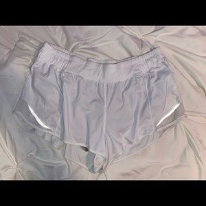 white lululemon hotty hot short 2.5
